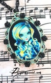 'Lagoona' : Resin-cured Cameo necklace