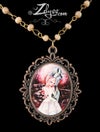 'Romance' : Cameo necklace