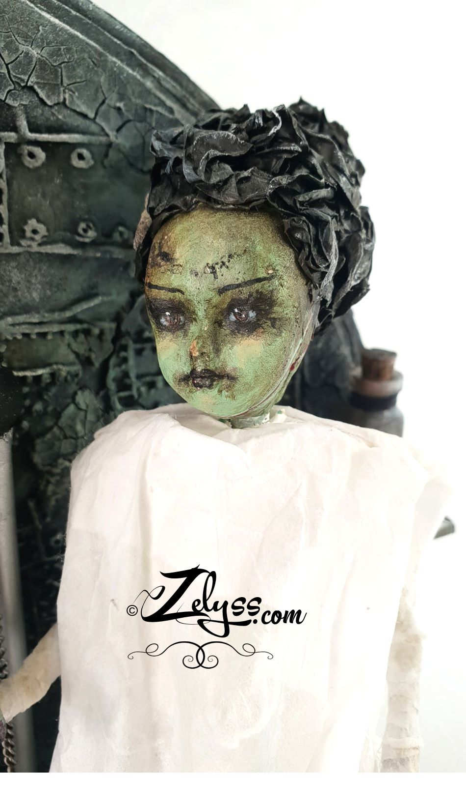 'Frankenstein and Bride' - PAPIER-MÂCHÉ SCULPTURE (24x24x10cm approx) - Image 4