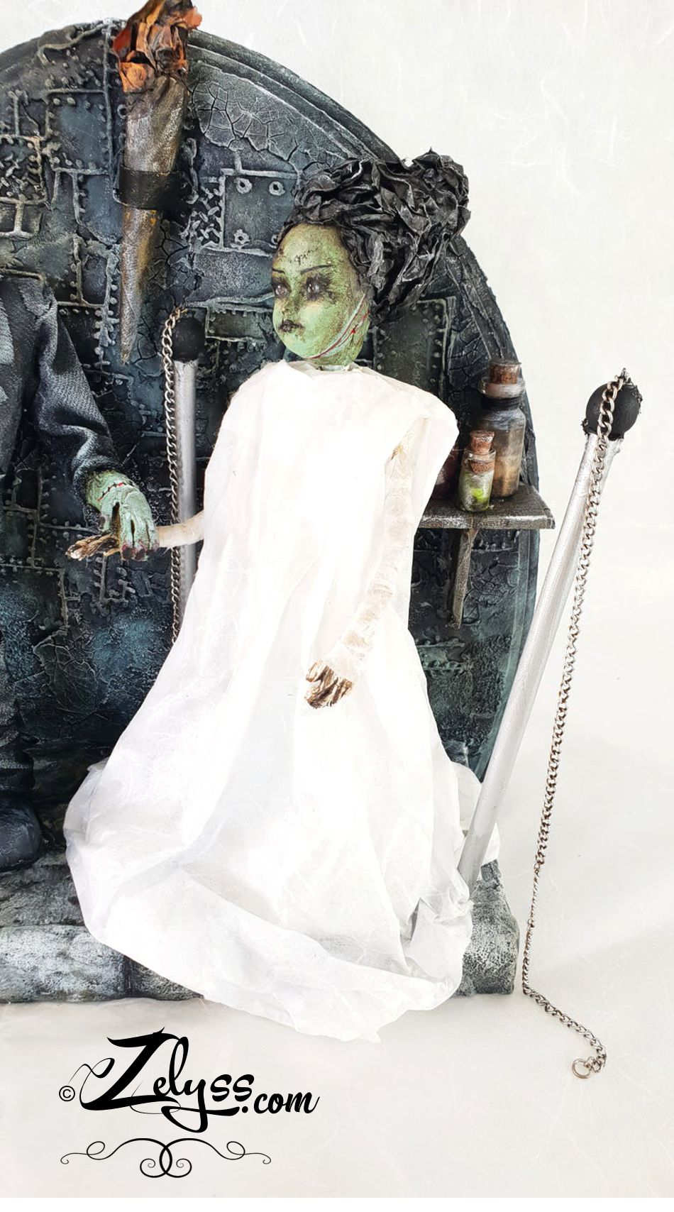 'Frankenstein and Bride' - PAPIER-MÂCHÉ SCULPTURE (24x24x10cm approx) - Image 3