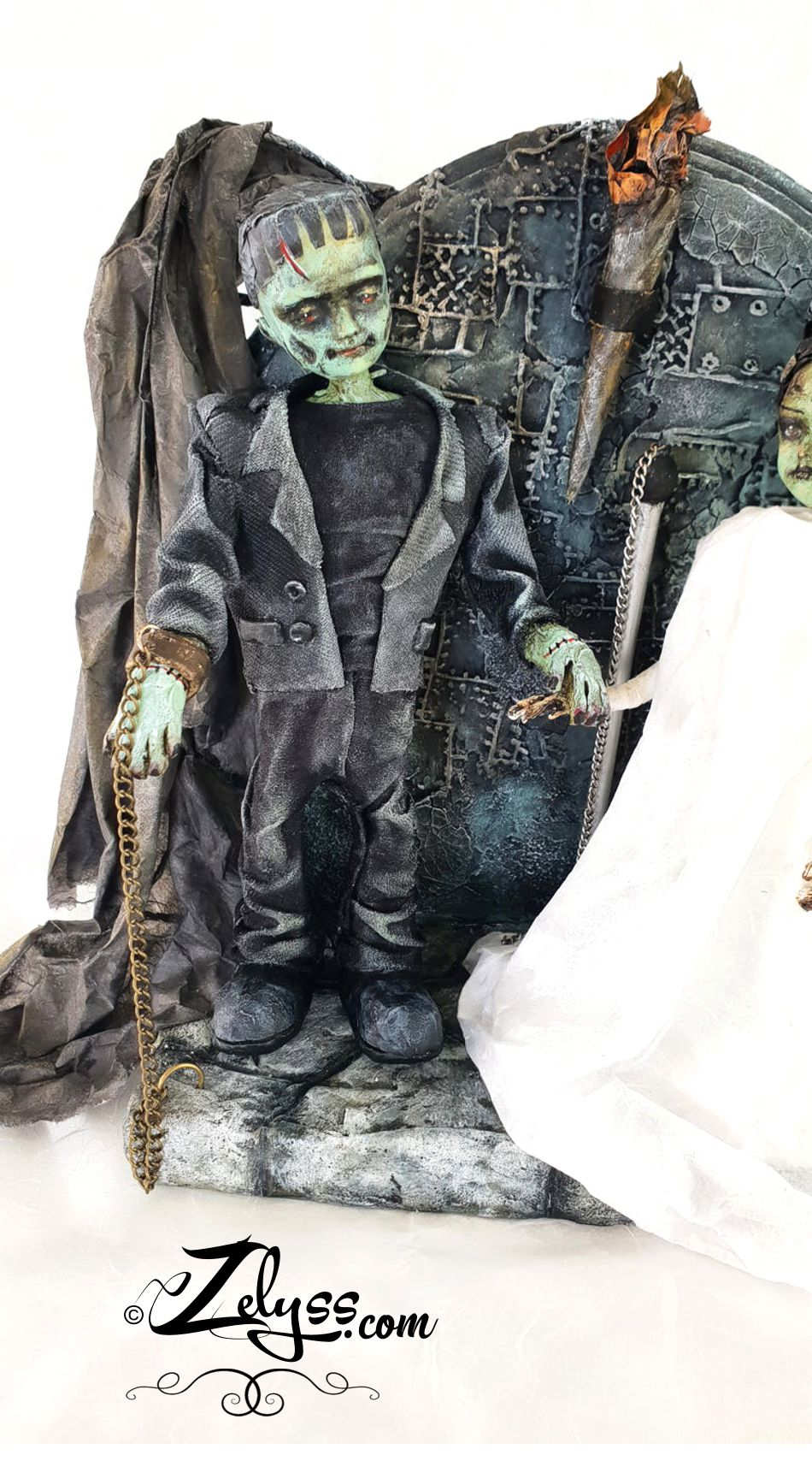 'Frankenstein and Bride' - PAPIER-MÂCHÉ SCULPTURE (24x24x10cm approx) - Image 2