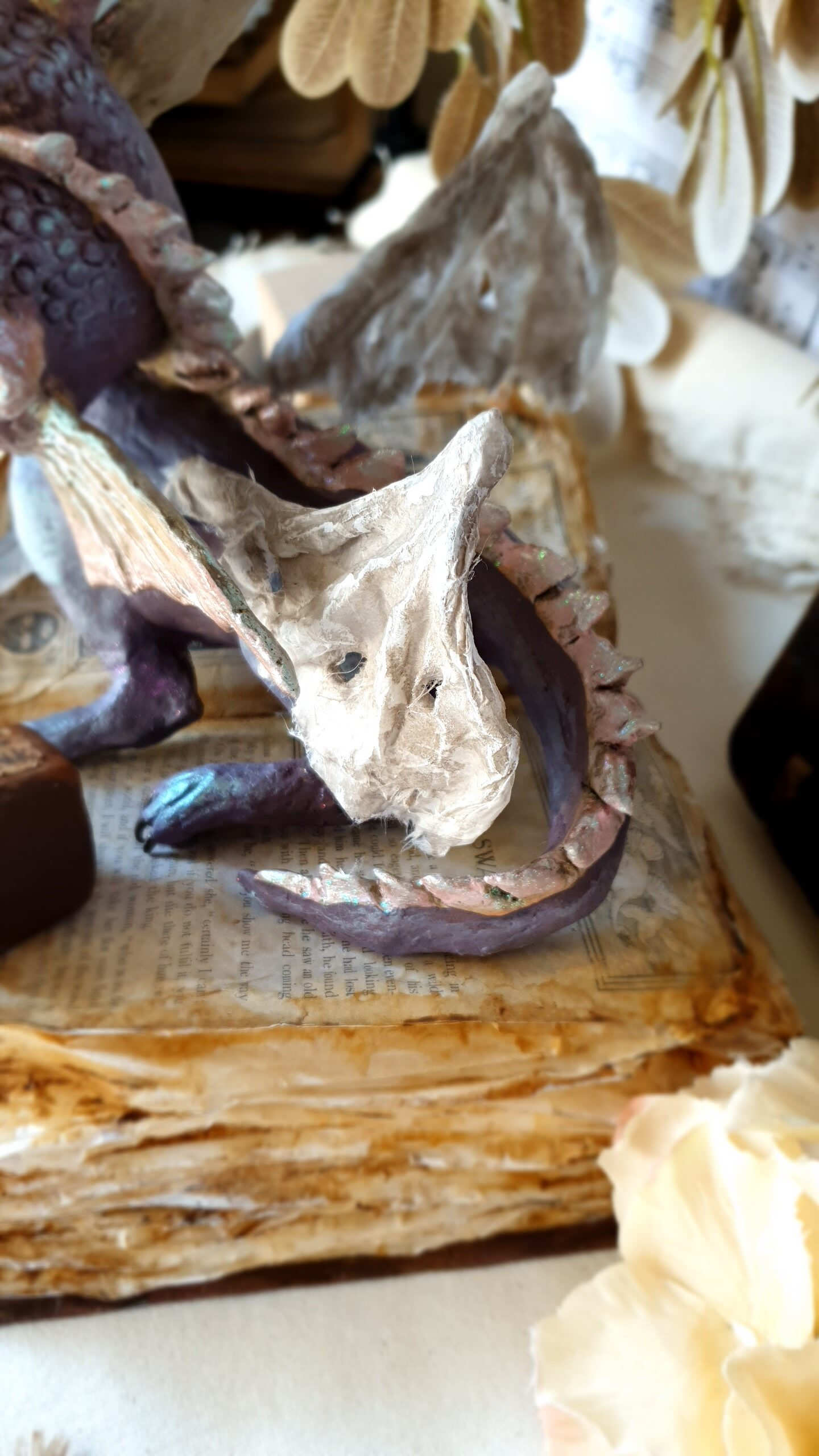'The Librarian's Apprentice' - Papier-mâché sculpture 9x6x8"/23x16x22cm - Image 5