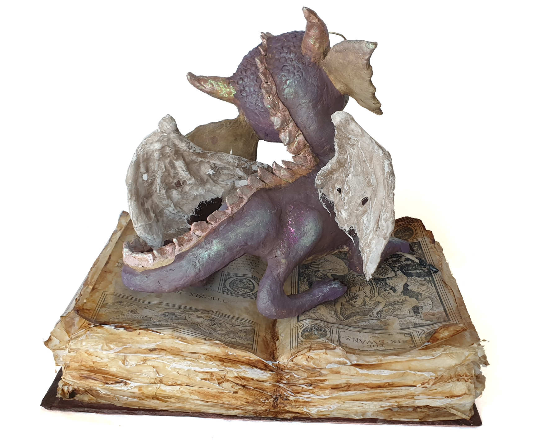 'The Librarian's Apprentice' - Papier-mâché sculpture 9x6x8"/23x16x22cm - Image 8